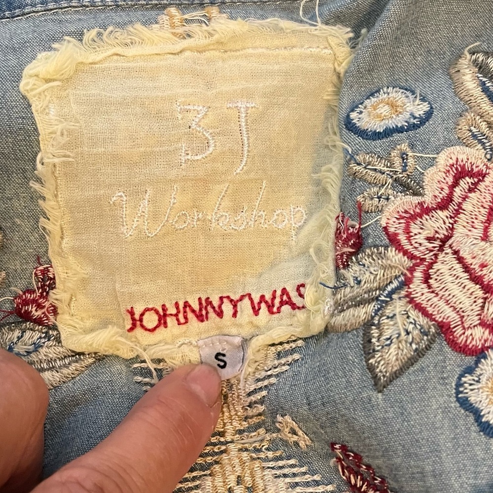 Johnny Was Denim Blue Embroidered Shirtdress with Pearl Snap Closure - Sz S - Picture 9 of 9